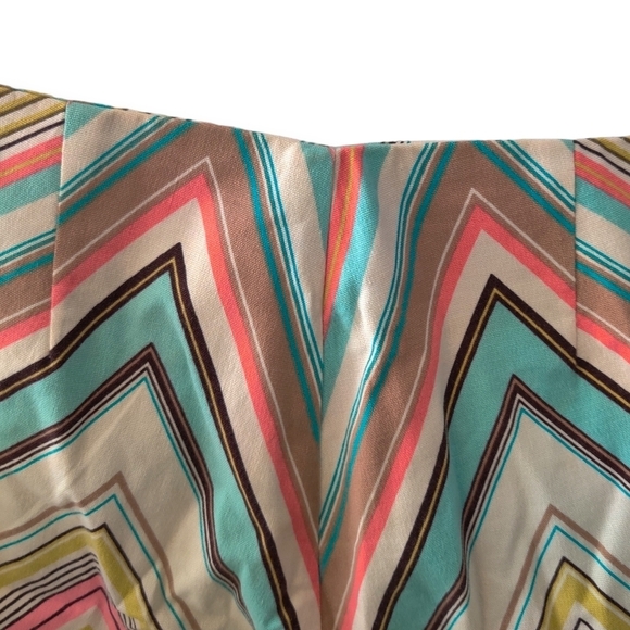 Trina Turk Short, Multicolored Chevron Linen Bermuda Shorts, Size 8 - Picture 3 of 10